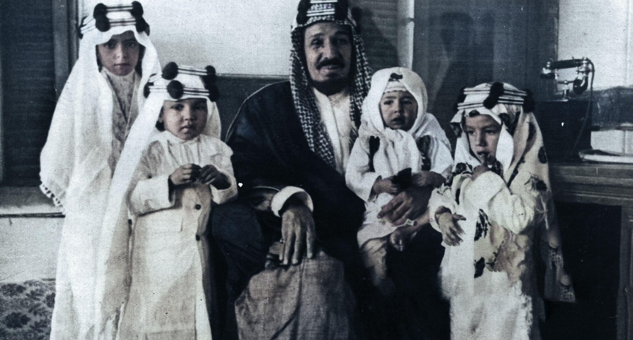 البدايات الامير طلال بن عبد العزيز 2.jpg