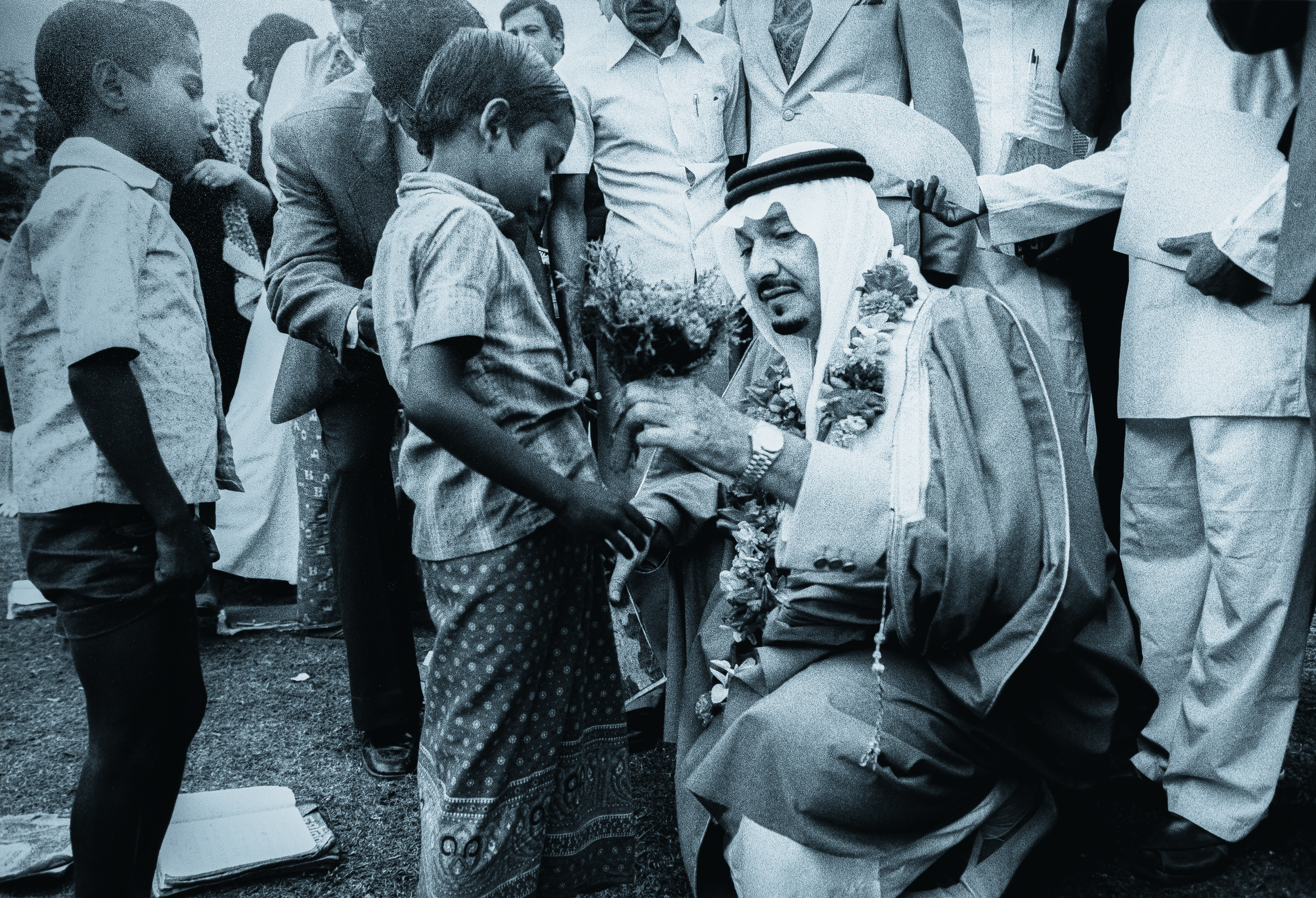 طلال مع الاطفال ٣.jpg